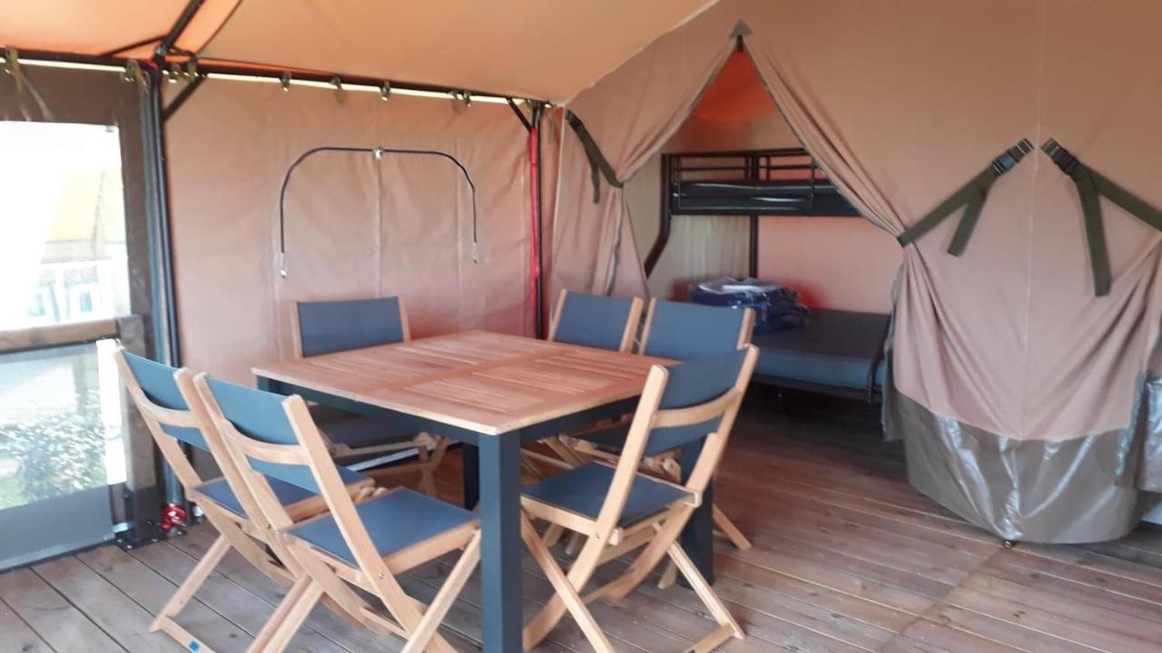 Lodge Les P'Tites Maisons Dans La Prairie Sallertaine Esterno foto