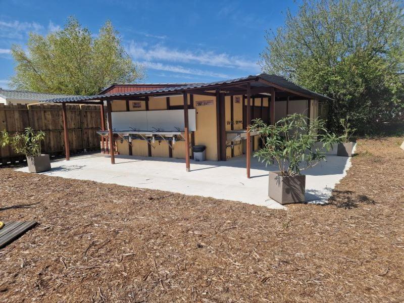 Lodge Les P'Tites Maisons Dans La Prairie Sallertaine Esterno foto